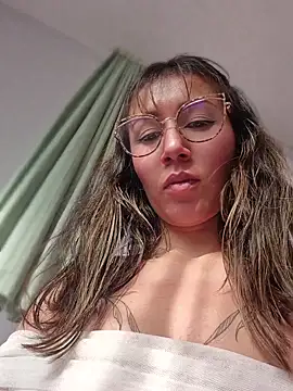 Snapshot of Mar_puentes chatting on April 28, 8:58 pm Mar puentes online show from April 28, 8:58 pm