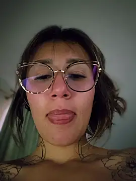 Snapshot of Mar_puentes chatting on May 10, 3:28 pm Mar puentes online show from May 10, 3:28 pm