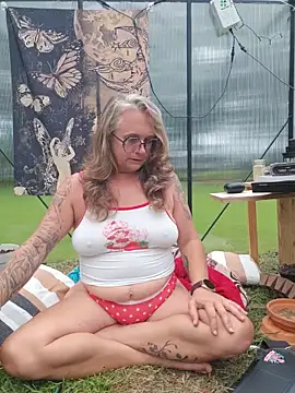 Blondejenn online show from June 9, 11:11 am