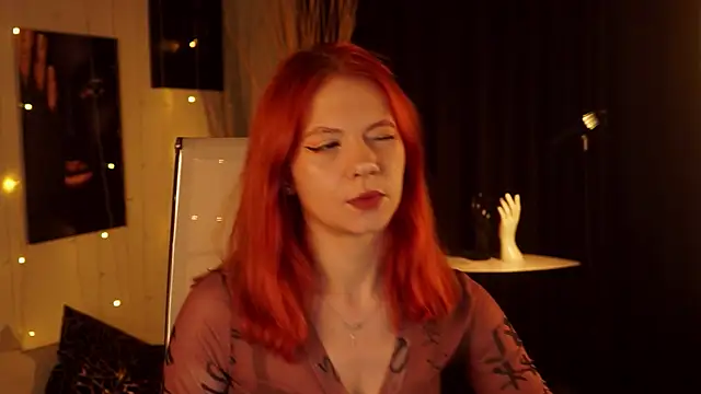 LisaAris online show from June 8, 9:15 pm