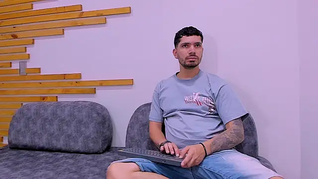 Snapshot of Mateew__ chatting on April 6, 2:07 pm Mateew online show from April 6, 2:07 pm