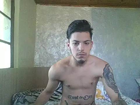 robertmrn112 online show from May 18, 11:16 am