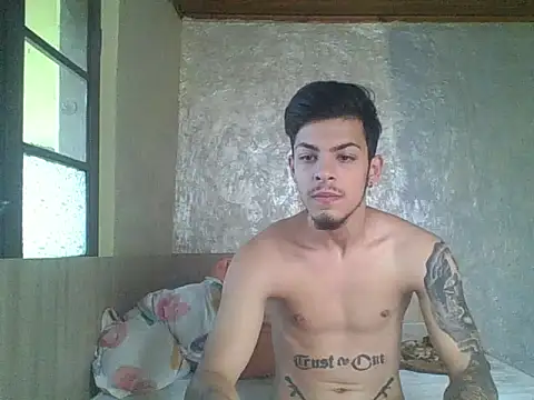 robertmrn112 online show from May 30, 7:27 am