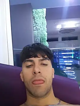 Snapshot of RodrigoColby2 chatting on April 28, 3:44 am RodrigoColby2 online show from April 28, 3:44 am