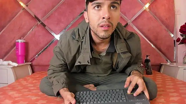 Snapshot of RodrigoColby2 chatting on May 8, 3:39 pm RodrigoColby2 online show from May 8, 3:39 pm