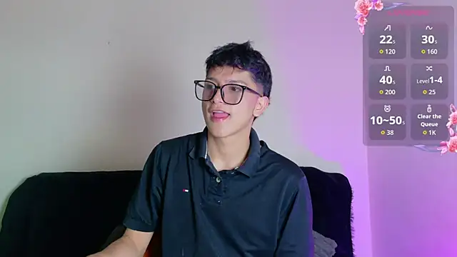 Snapshot of SaNti_ll chatting on July 4, 3:18 pm SaNti ll online show from July 4, 3:18 pm