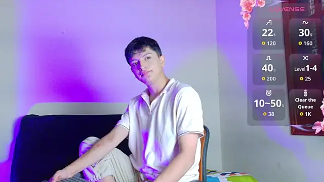 Snapshot of SaNti_ll chatting on August 2, 6:39 pm SaNti ll online show from August 2, 6:39 pm