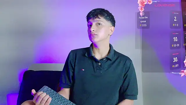 Snapshot of SaNti_ll chatting on August 4, 3:03 pm SaNti ll online show from August 4, 3:03 pm