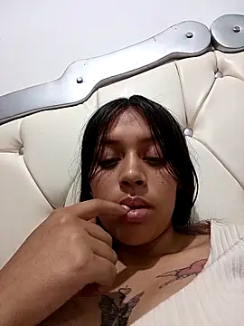 Snapshot of mara-ross chatting on April 7, 4:02 am mara-ross online show from April 7, 4:02 am