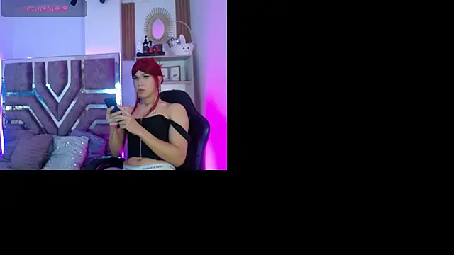 Eva  Walker online show from April 7, 8:31 pm