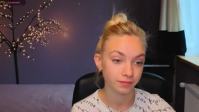 Snapshot of SonnySofia chatting on May 27, 5:37 am SonnySofia online show from May 27, 5:37 am