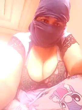 Snapshot of Monita-56 chatting on April 7, 9:43 am Monita-56 online show from April 7, 9:43 am