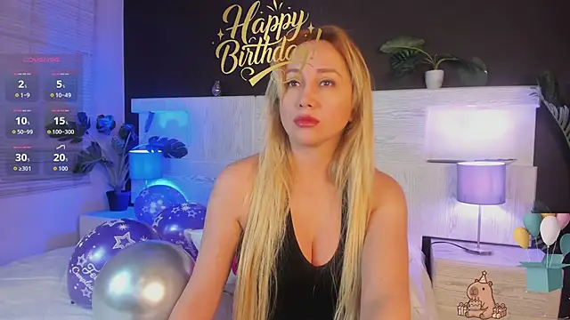 Snapshot of angelina_hilton chatting on June 16, 12:30 pm angelina hilton online show from June 16, 12:30 pm
