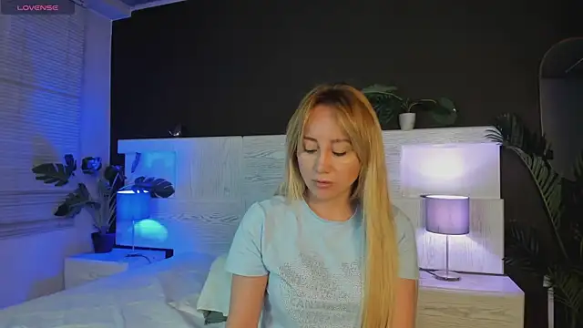 Snapshot of angelina_hilton chatting on June 30, 11:44 am angelina hilton online show from June 30, 11:44 am