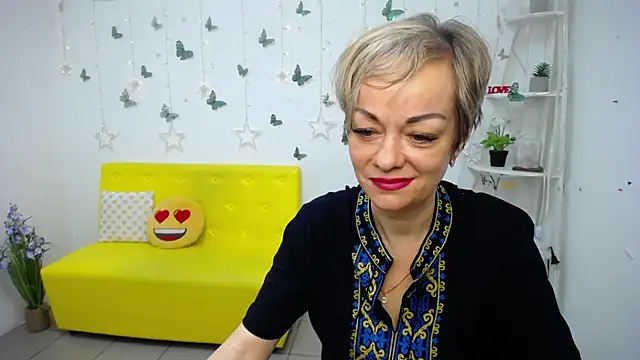 Snapshot of NikaMayu chatting on May 12, 5:15 am NikaMayu online show from May 12, 5:15 am