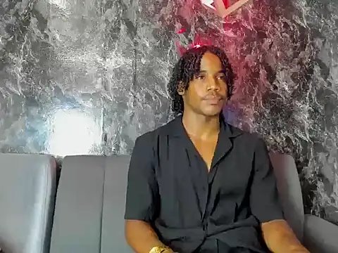 Snapshot of axel_silva4 chatting on June 3, 8:03 pm axel silva4 online show from June 3, 8:03 pm