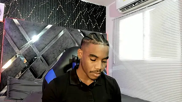 Snapshot of axel_silva4 chatting on June 18, 7:40 pm axel silva4 online show from June 18, 7:40 pm