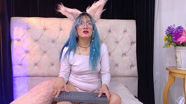 Snapshot of Zafiro_Kitsune chatting on June 3, 4:26 am Zafiro Kitsune online show from June 3, 4:26 am