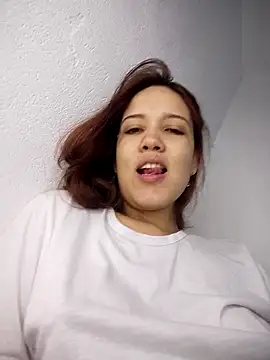Snapshot of AdrianaFrank chatting on April 23, 7:27 pm AdrianaFrank online show from April 23, 7:27 pm