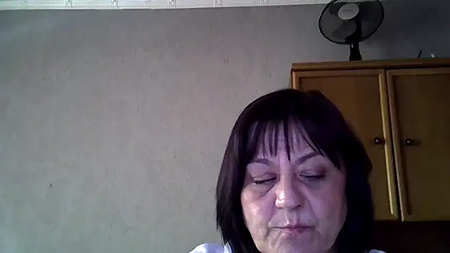 Snapshot of bagiraa_a chatting on April 7, 1:33 pm bagiraa a online show from April 7, 1:33 pm