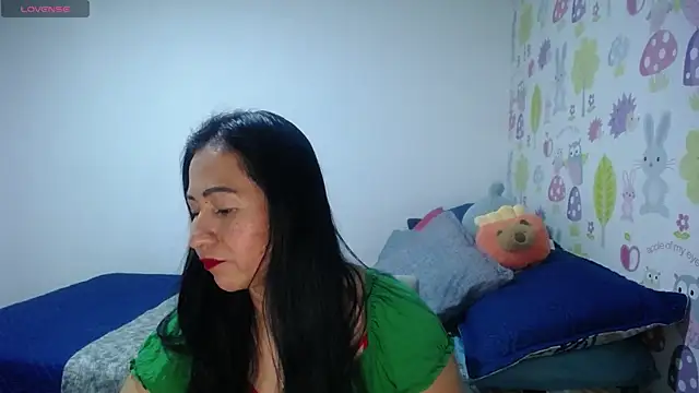 Snapshot of Tyna_b chatting on June 25, 6:56 pm Tyna b online show from June 25, 6:56 pm