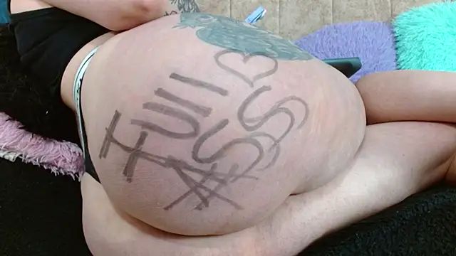 Melanie Slut nasty online show from June 2, 9:39 pm