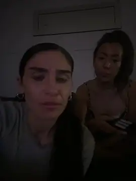 naughtyfriendsplay online show from April 6, 11:27 pm