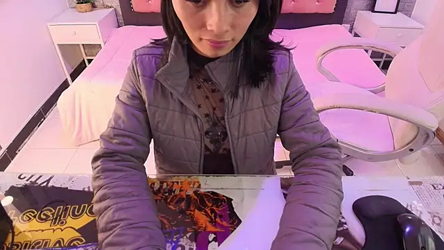 Snapshot of ahmy_ chatting on April 18, 7:56 am ahmy online show from April 18, 7:56 am