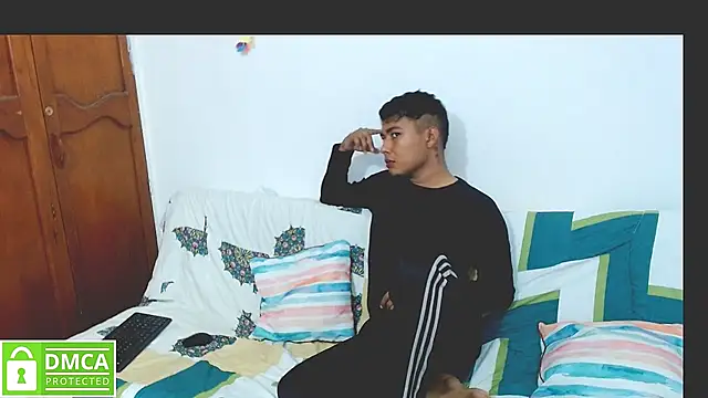 Snapshot of Denzel_Ass26 chatting on May 4, 11:12 pm Denzel Ass26 online show from May 4, 11:12 pm