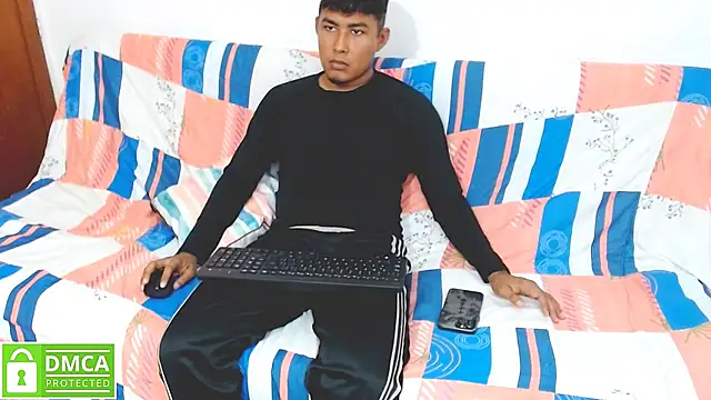 Snapshot of Denzel_Ass26 chatting on May 13, 12:19 am Denzel Ass26 online show from May 13, 12:19 am