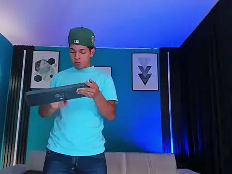 davisito 26 online show from April 18, 7:18 pm