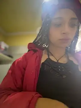 Snapshot of Sasha-firee chatting on May 13, 12:30 am Sasha-firee online show from May 13, 12:30 am