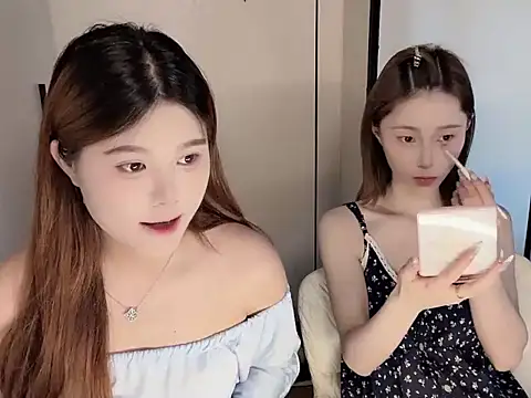 Snapshot of KaKa-01 chatting on April 10, 2:28 am KaKa-01 online show from April 10, 2:28 am