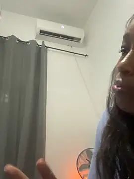 Snapshot of browniee777 chatting on June 24, 11:37 pm browniee777 online show from June 24, 11:37 pm