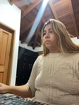  BellaSmith  online show from May 24, 11:43 pm