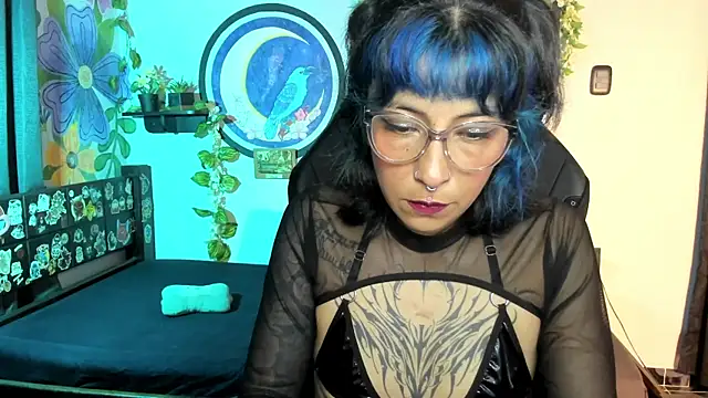 Snapshot of _Tabitha_ chatting on July 31, 11:37 pm Tabitha online show from July 31, 11:37 pm
