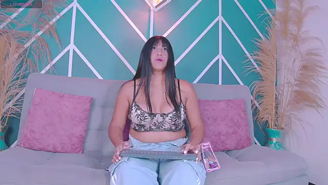 Grace Walkerr online show from April 8, 1:55 pm