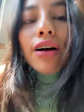 Snapshot of VioletRousee chatting on June 16, 4:09 pm VioletRousee online show from June 16, 4:09 pm