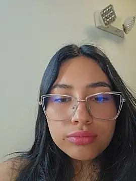 Snapshot of VioletRousee chatting on June 22, 4:15 pm VioletRousee online show from June 22, 4:15 pm