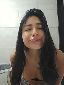 Snapshot of VioletRousee chatting on June 23, 6:28 pm VioletRousee online show from June 23, 6:28 pm