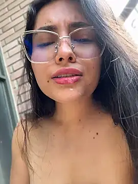 Snapshot of VioletRousee chatting on June 25, 2:32 pm VioletRousee online show from June 25, 2:32 pm