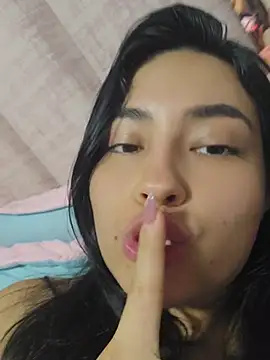 Snapshot of VioletRousee chatting on July 3, 12:06 am VioletRousee online show from July 3, 12:06 am