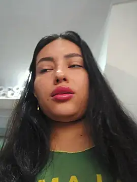 Snapshot of VioletRousee chatting on July 17, 2:13 pm VioletRousee online show from July 17, 2:13 pm