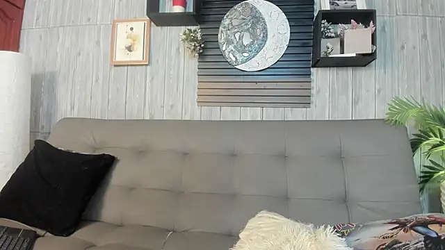 Snapshot of Alucarda666 chatting on May 10, 4:01 pm Alucarda666 online show from May 10, 4:01 pm