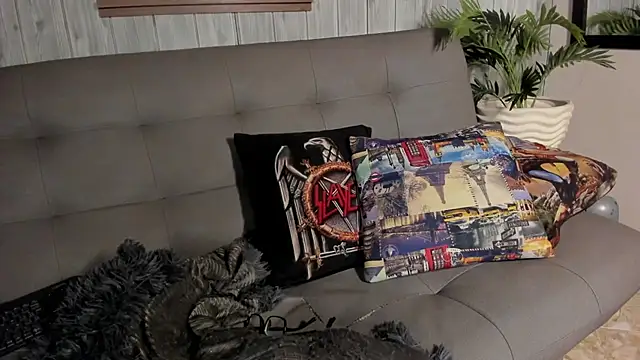 Snapshot of Alucarda666 chatting on May 16, 10:36 am Alucarda666 online show from May 16, 10:36 am