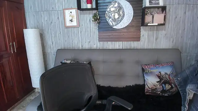 Snapshot of Alucarda666 chatting on May 31, 3:58 am Alucarda666 online show from May 31, 3:58 am