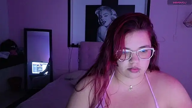 Snapshot of Sweet_cat_t chatting on April 12, 8:19 am Sweet cat t online show from April 12, 8:19 am