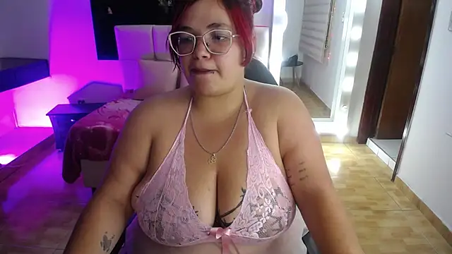 Snapshot of Sweet_cat_t chatting on April 27, 9:35 pm Sweet cat t online show from April 27, 9:35 pm