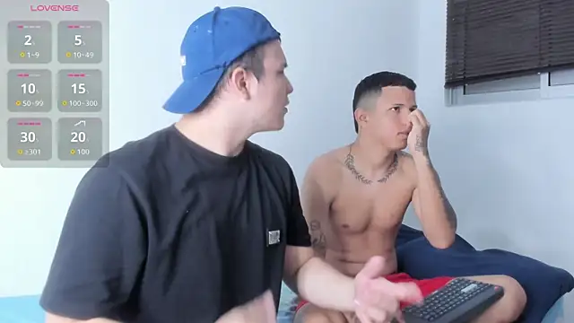 Snapshot of Steven_and_Benji chatting on April 8, 11:32 am Steven and Benji online show from April 8, 11:32 am