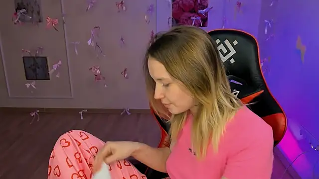 yourella online show from April 13, 8:53 am